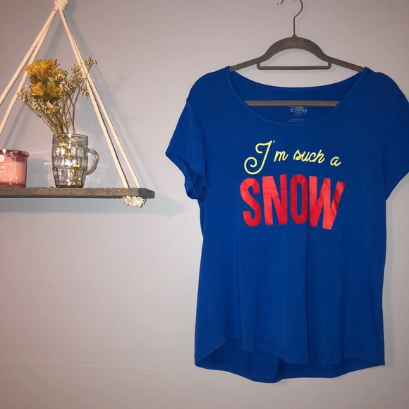 ShopDisney *RETIRED* Snow White Personality Top - Picture 1 of 3